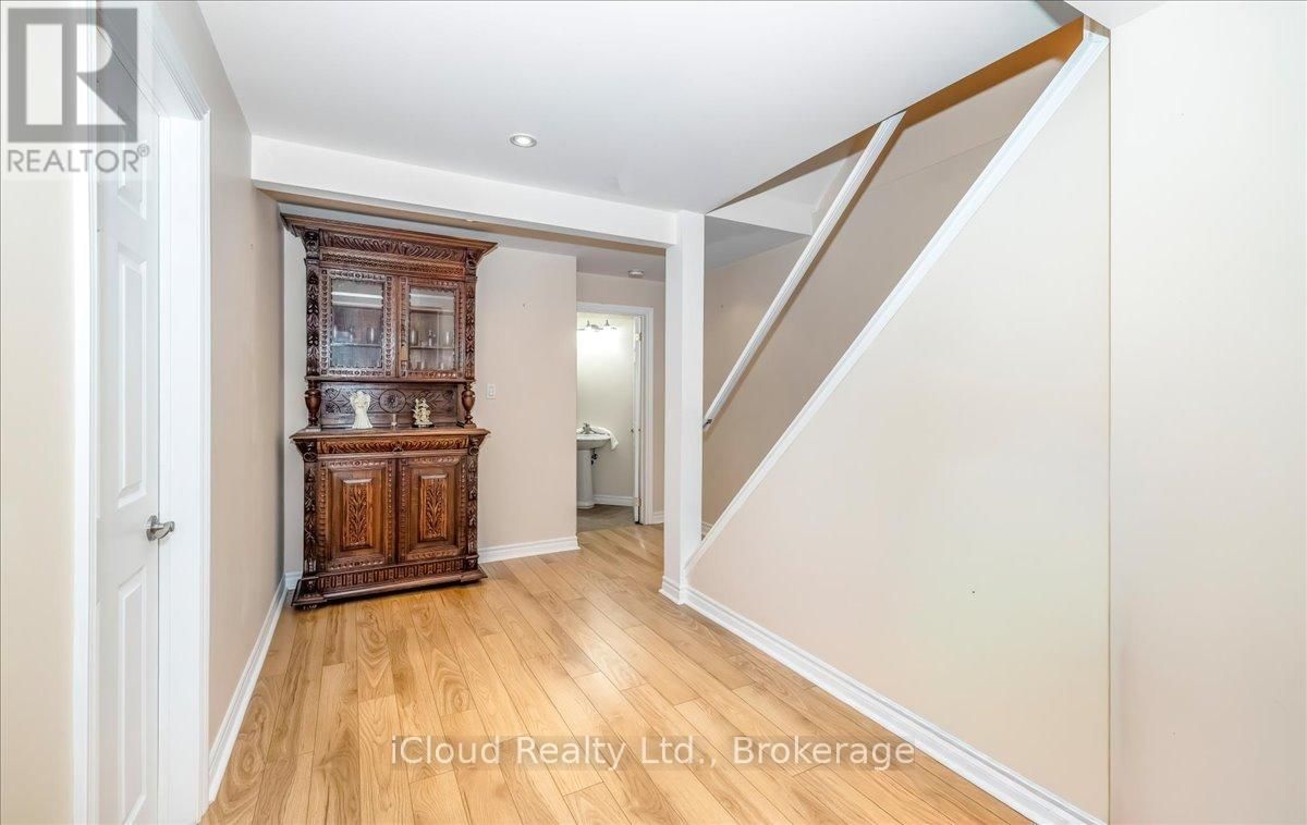 625 LAUGHREN CRESCENT Image 42