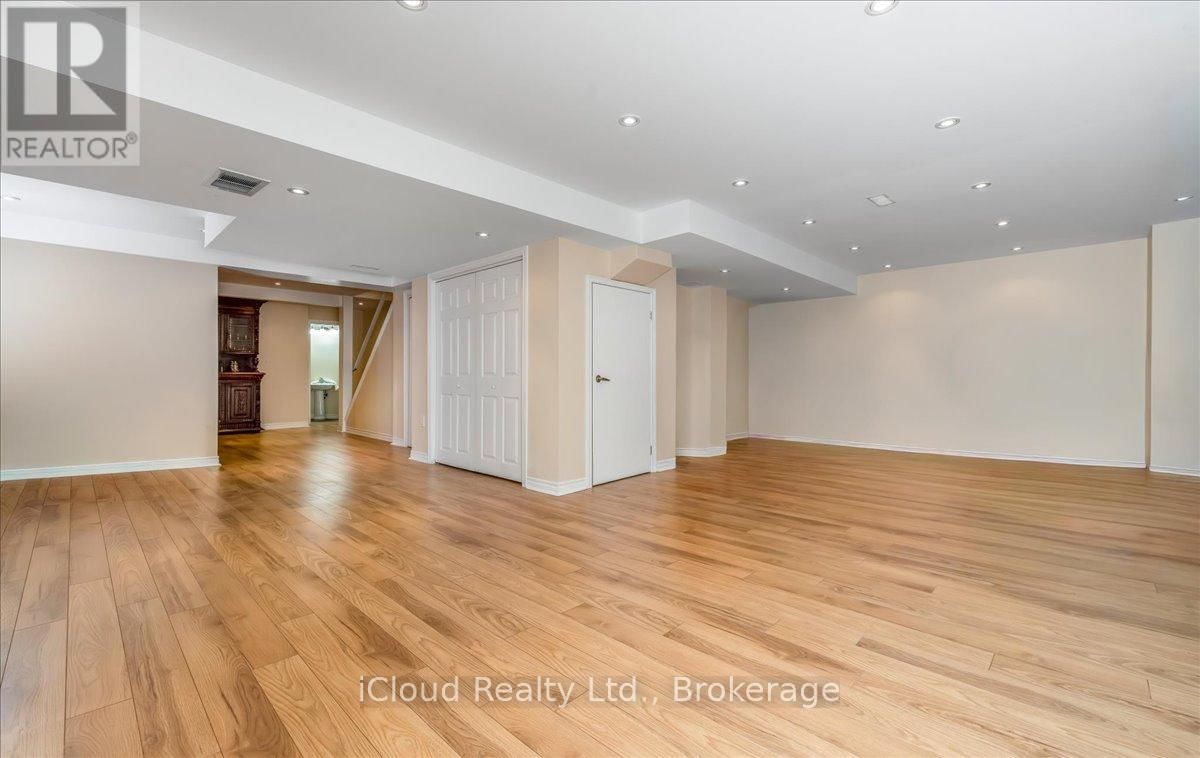 625 LAUGHREN CRESCENT Image 44