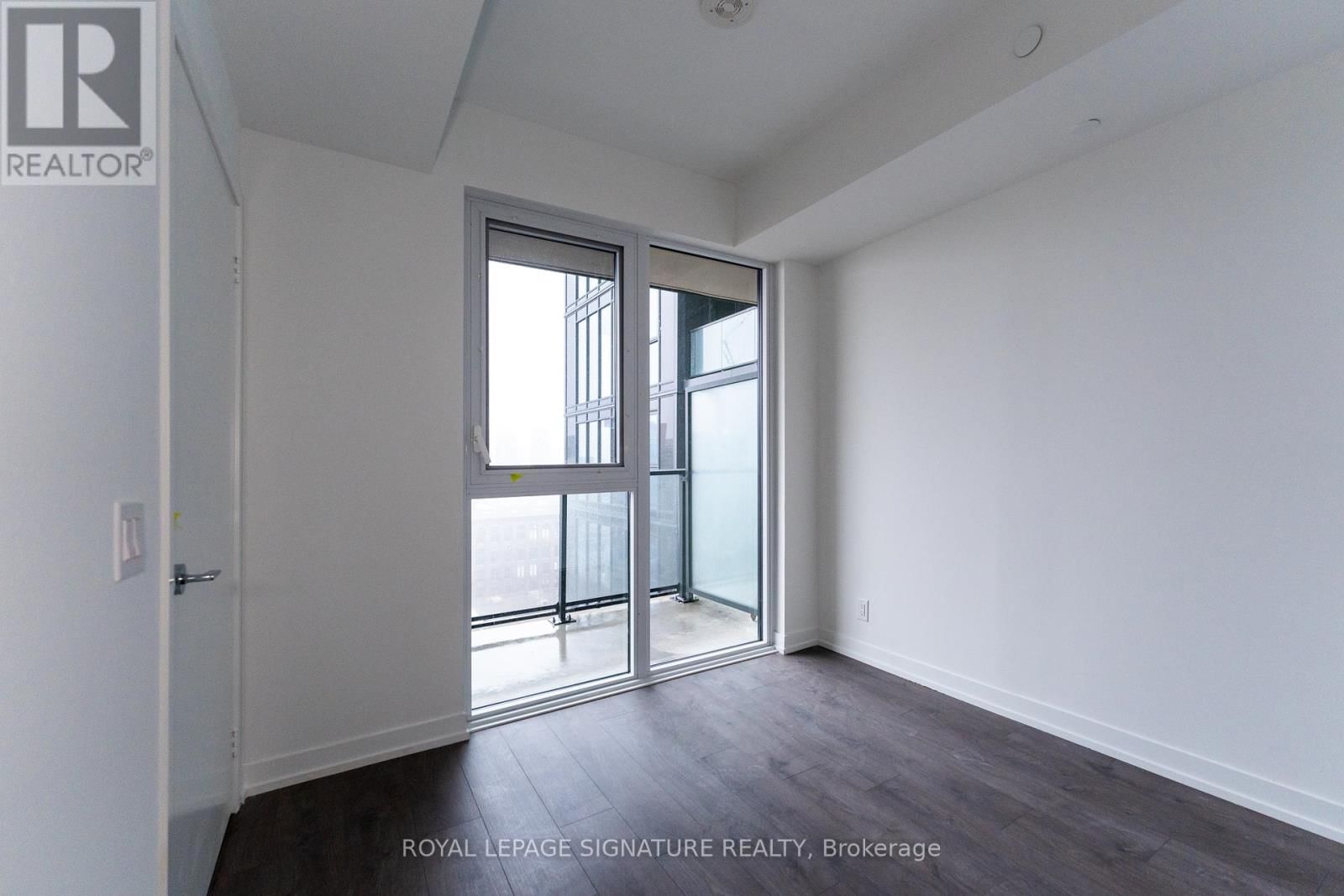 1220 - 270 DUFFERIN STREET Image 10