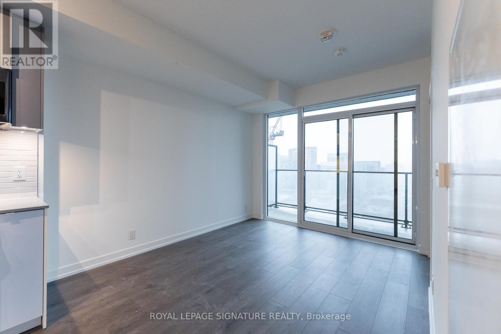 1220 - 270 DUFFERIN STREET Image 4