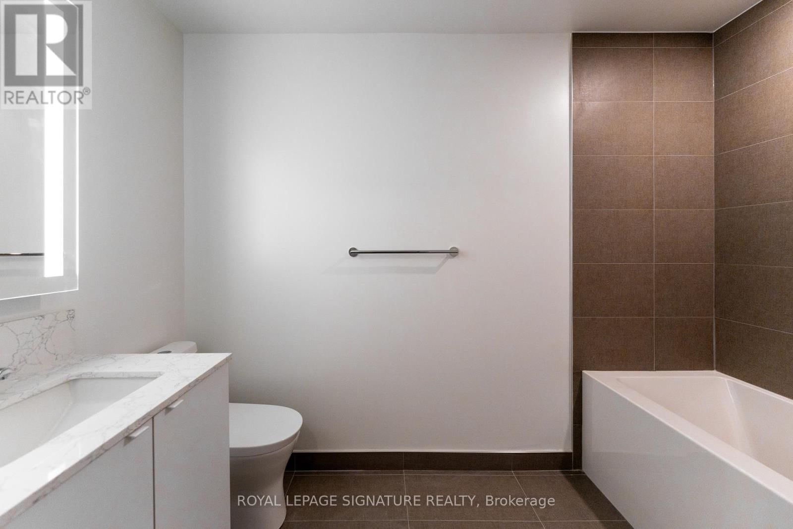 1220 - 270 DUFFERIN STREET Image 8