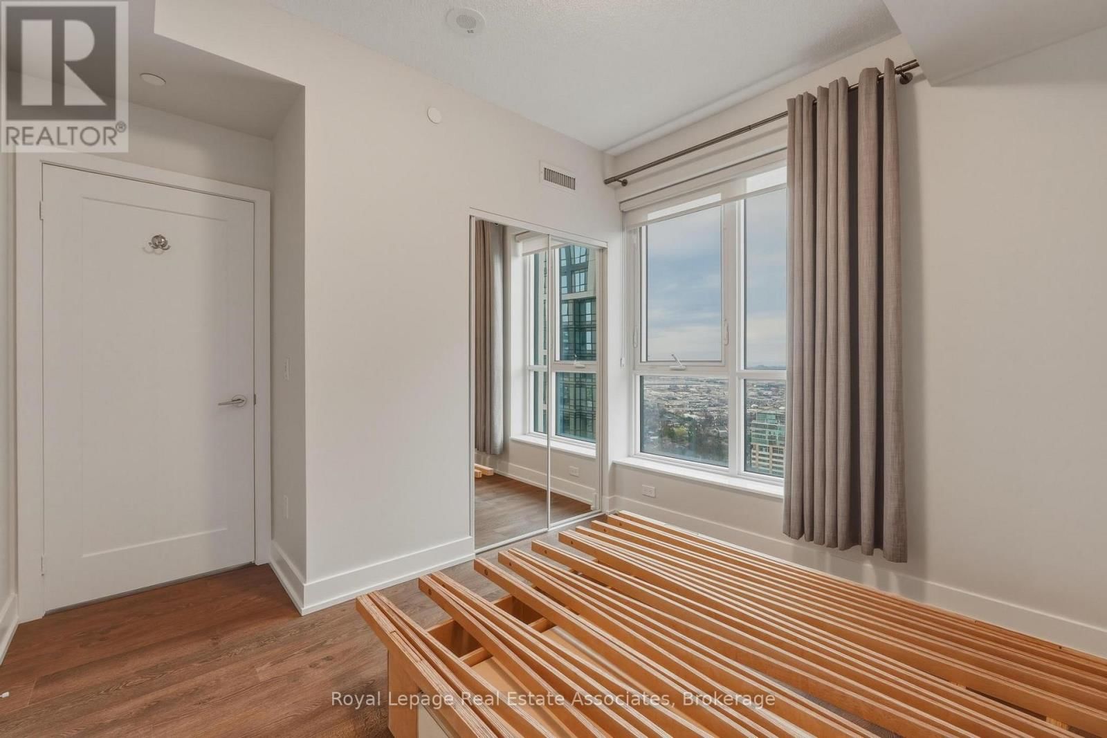 3110 - 7 MABELLE AVENUE Image 11