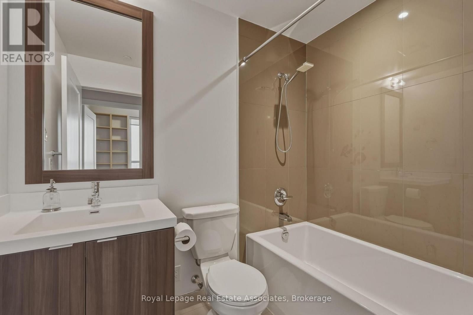 3110 - 7 MABELLE AVENUE Image 13