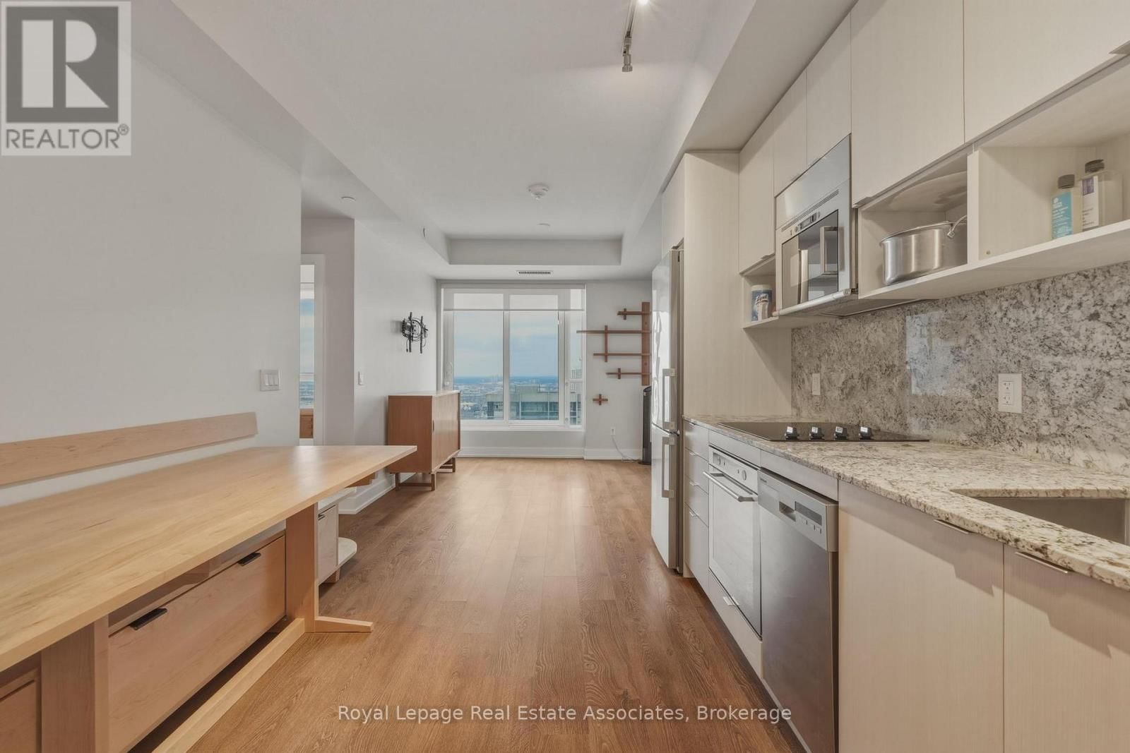 3110 - 7 MABELLE AVENUE Image 2