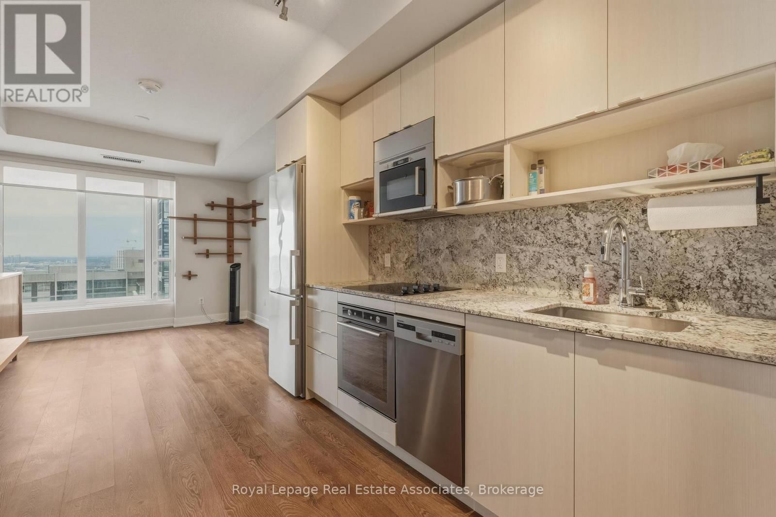 3110 - 7 MABELLE AVENUE Image 3