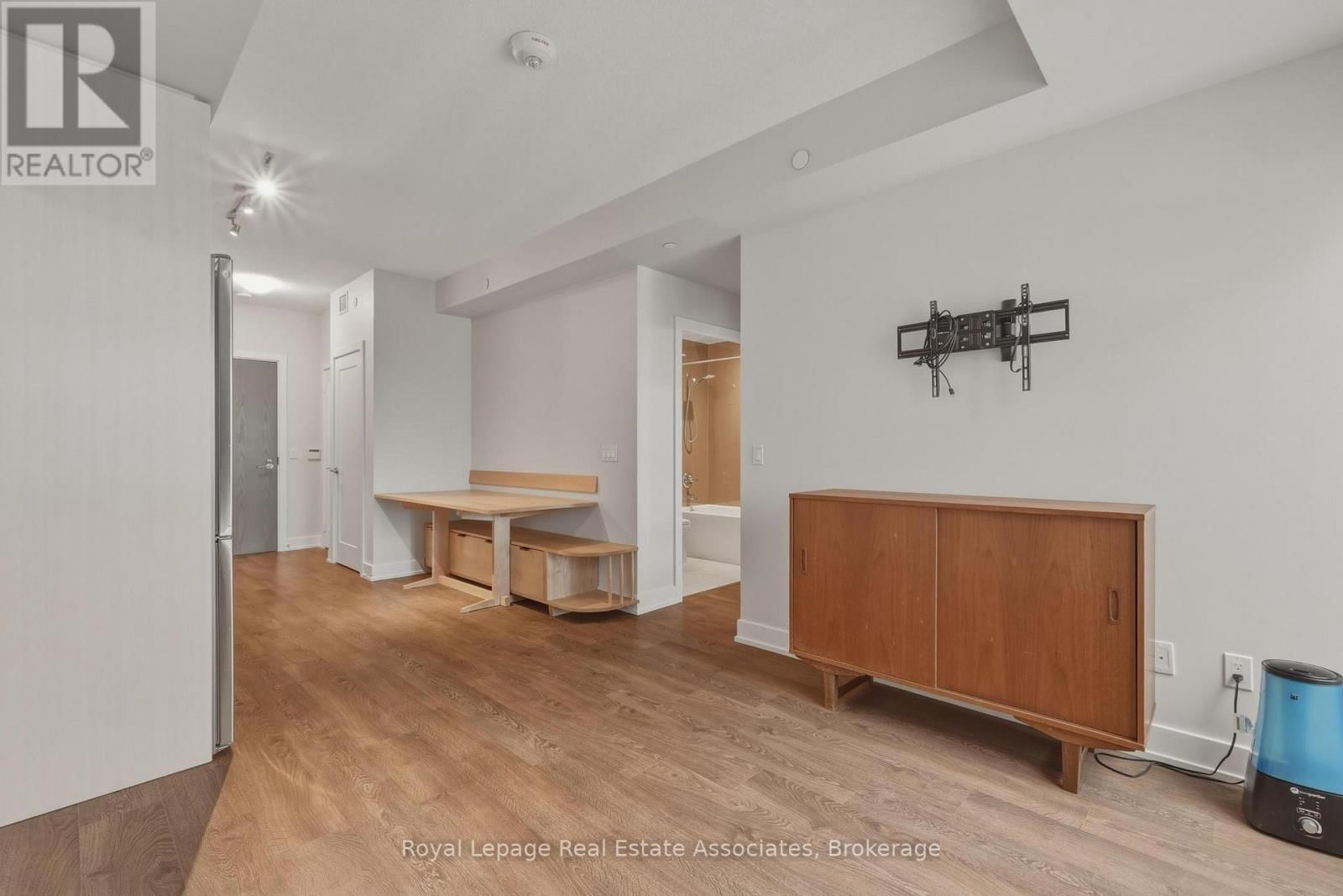 3110 - 7 MABELLE AVENUE Image 6