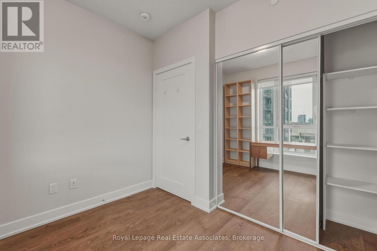 3110 - 7 MABELLE AVENUE Image 9