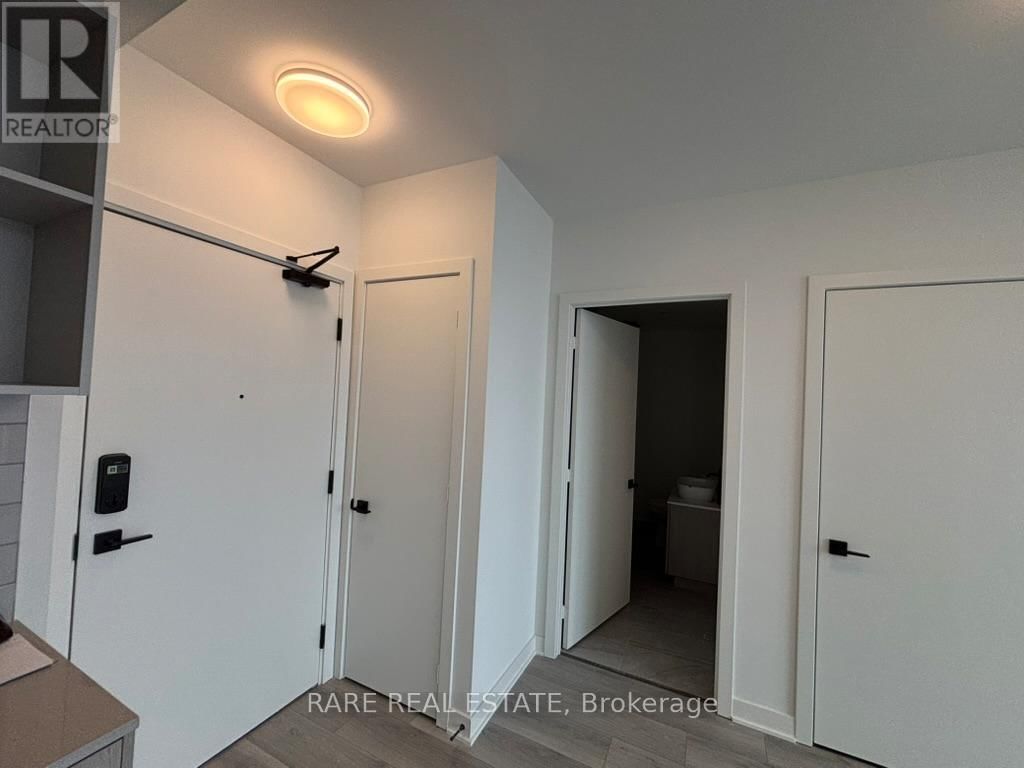 727 - 1185 DUPONT STREET Image 6