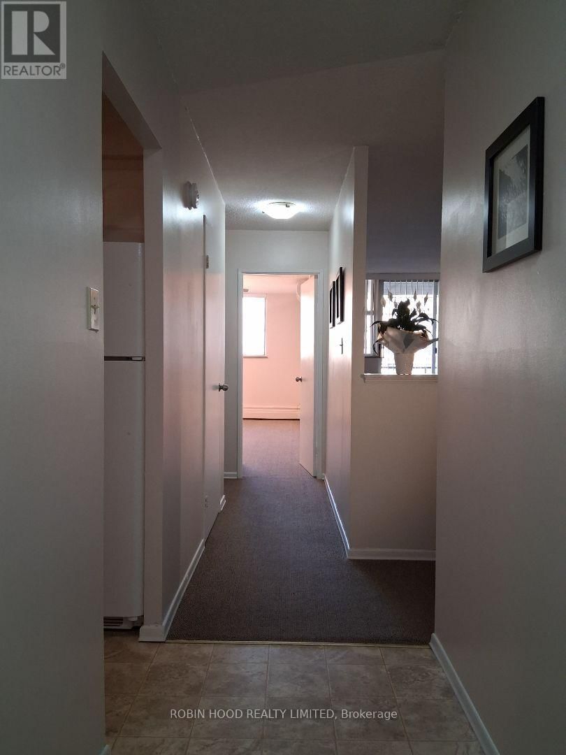 605 - 975 WARWICK COURT Image 13