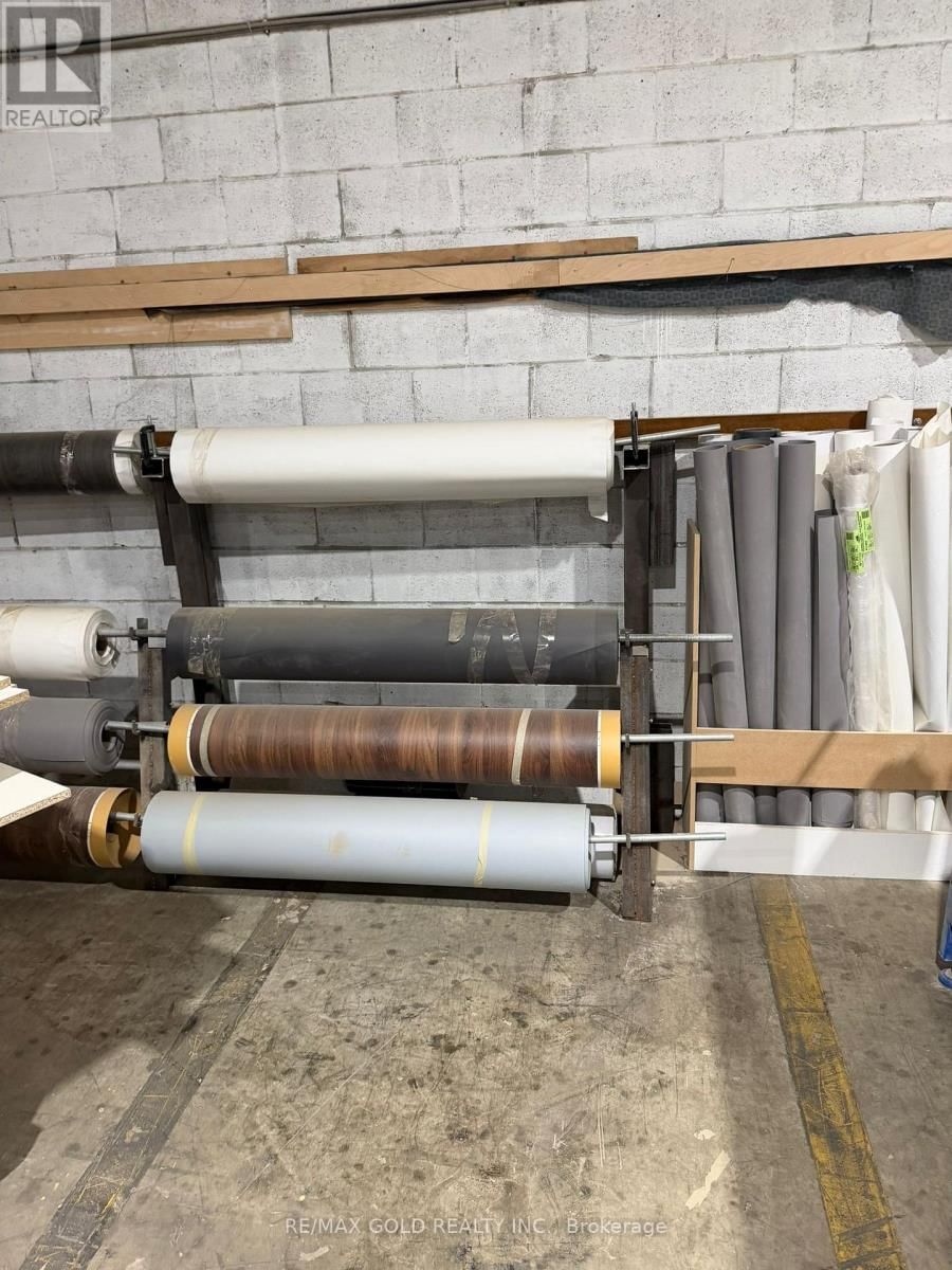 15-16 - 1645 SISMET ROAD Image 13