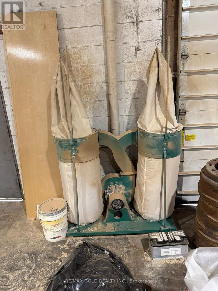 15-16 - 1645 SISMET ROAD Image 17