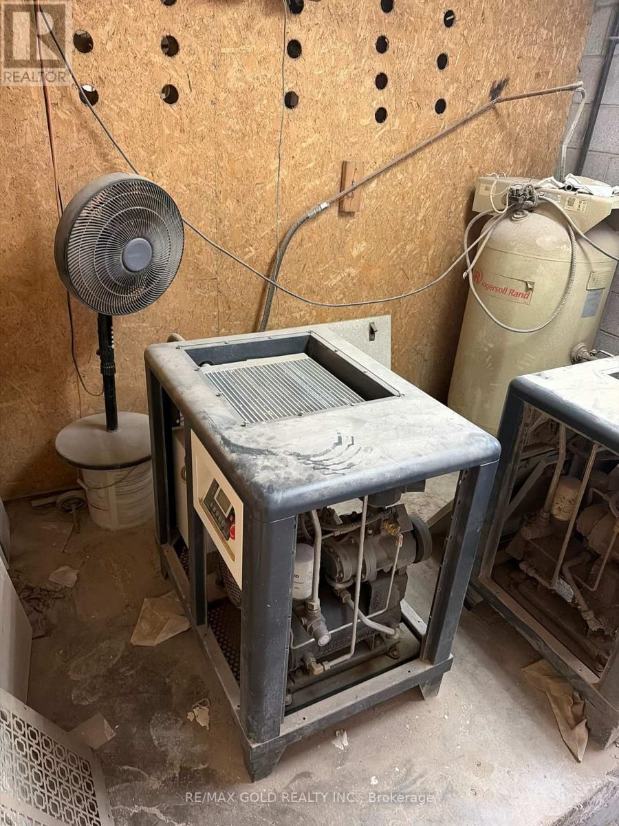 15-16 - 1645 SISMET ROAD Image 25