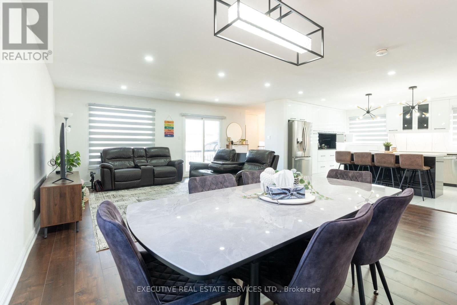 90 HINCHLEY WOOD GROVE Image 10