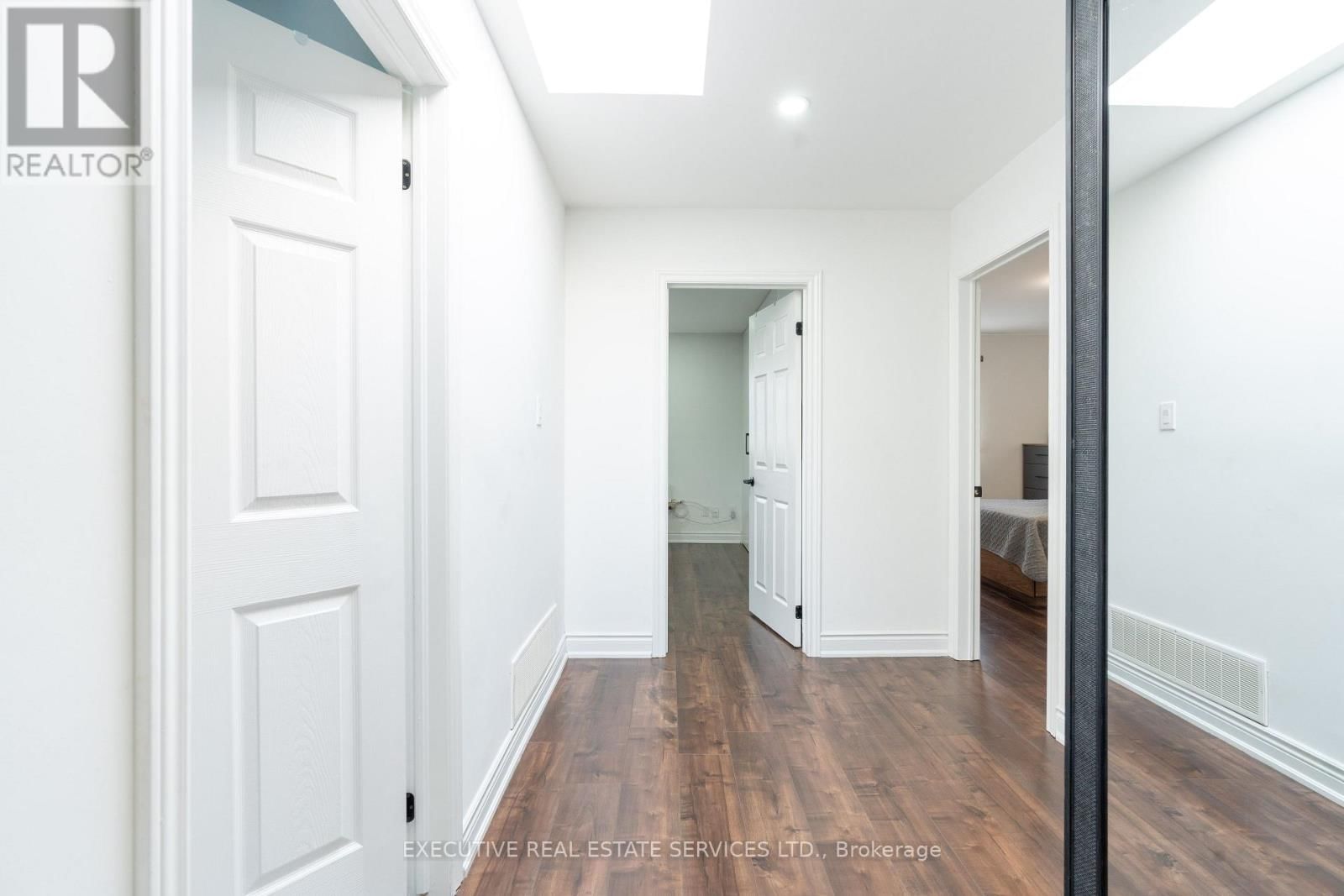 90 HINCHLEY WOOD GROVE Image 18