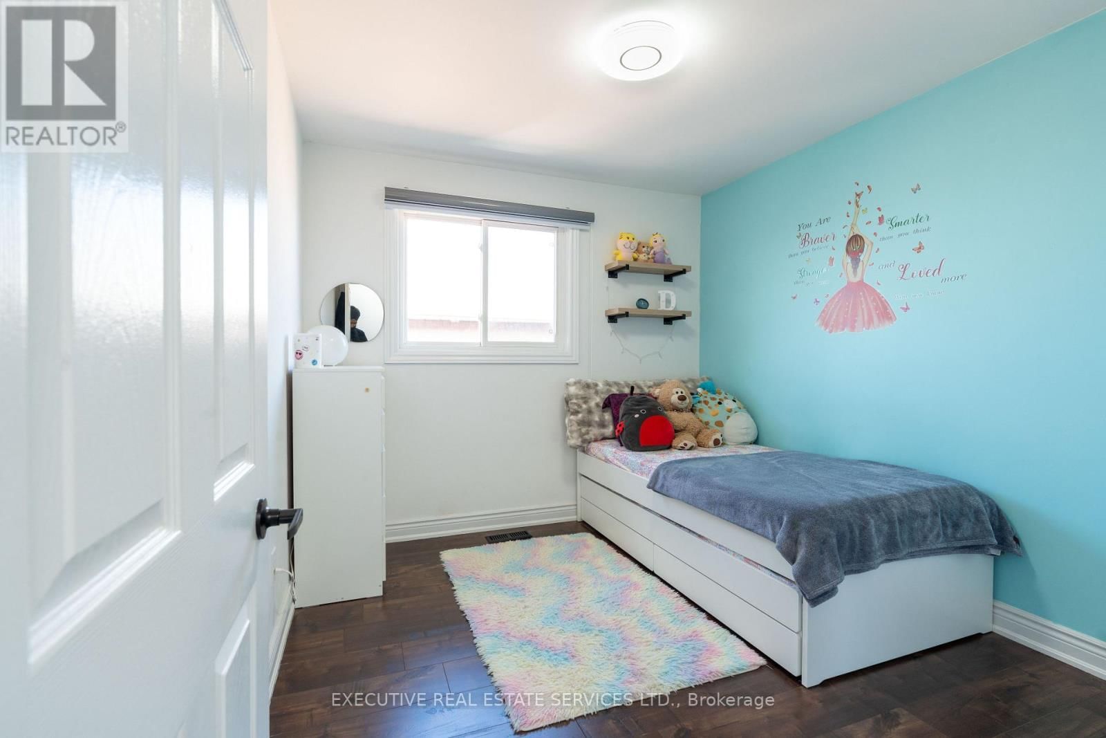 90 HINCHLEY WOOD GROVE Image 20