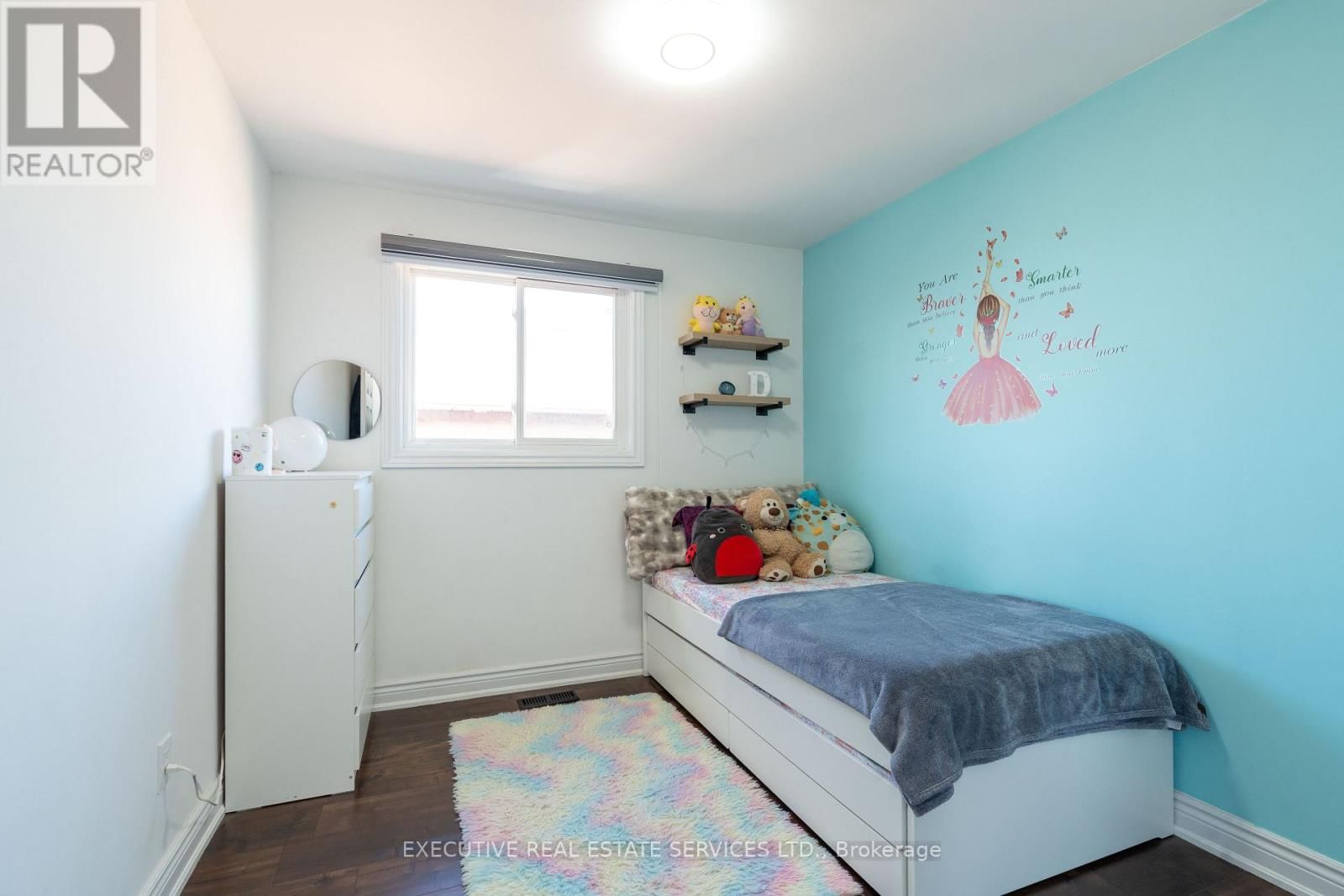 90 HINCHLEY WOOD GROVE Image 22