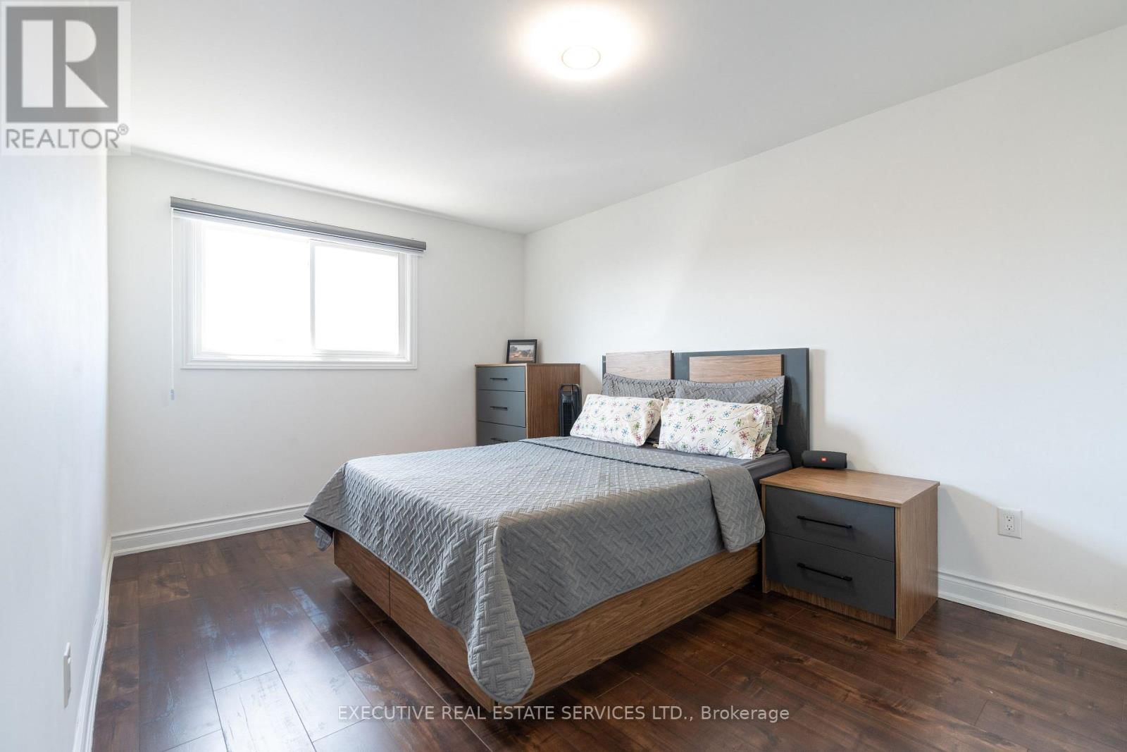 90 HINCHLEY WOOD GROVE Image 28