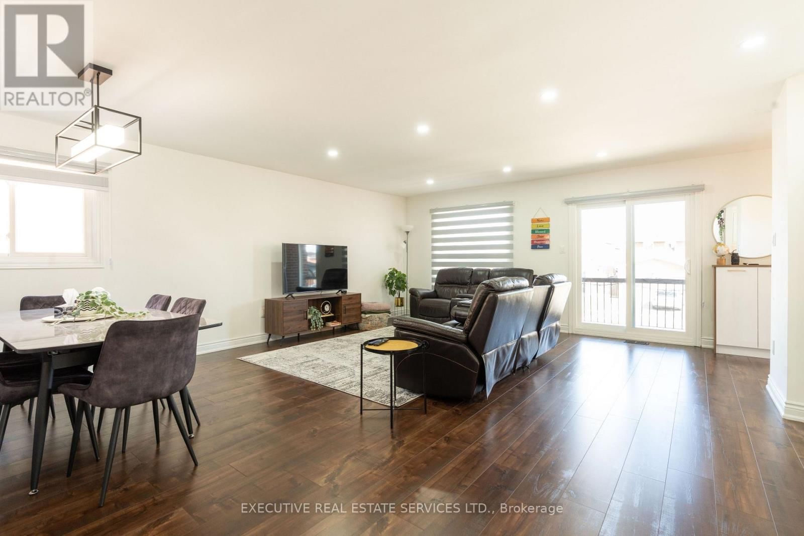 90 HINCHLEY WOOD GROVE Image 3