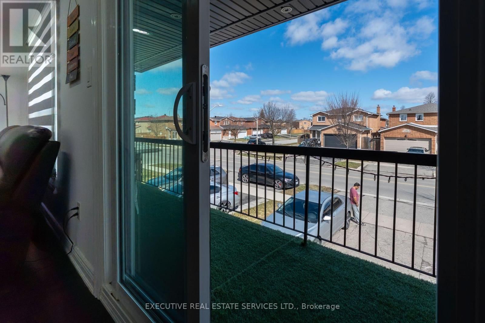 90 HINCHLEY WOOD GROVE Image 31