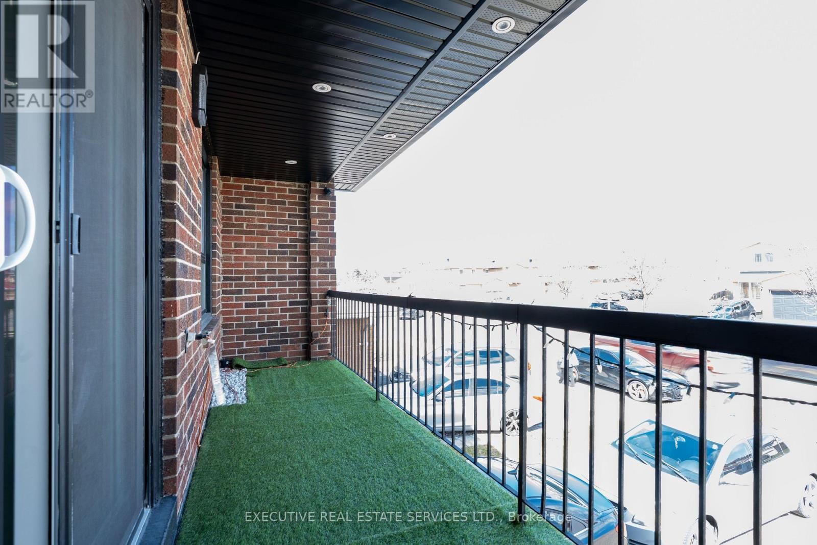 90 HINCHLEY WOOD GROVE Image 33