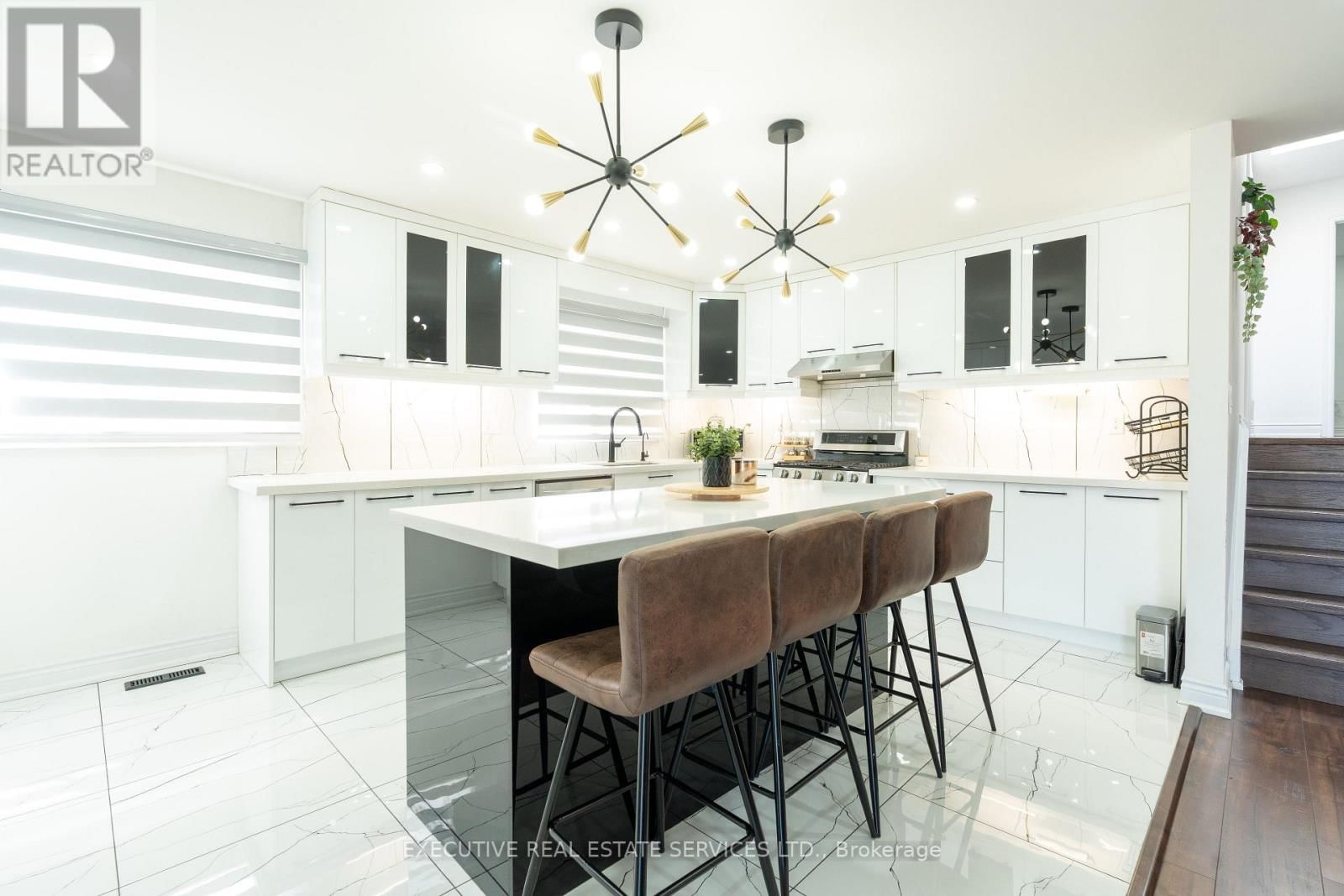 90 HINCHLEY WOOD GROVE Image 6