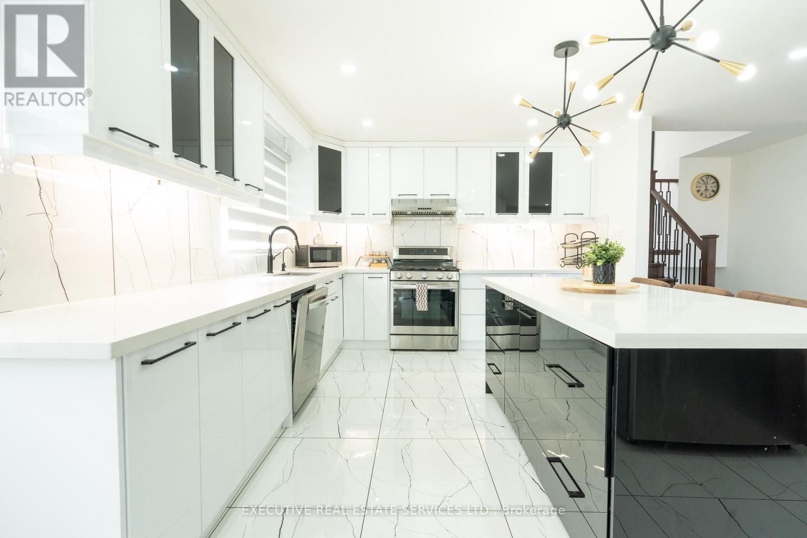 90 HINCHLEY WOOD GROVE Image 8