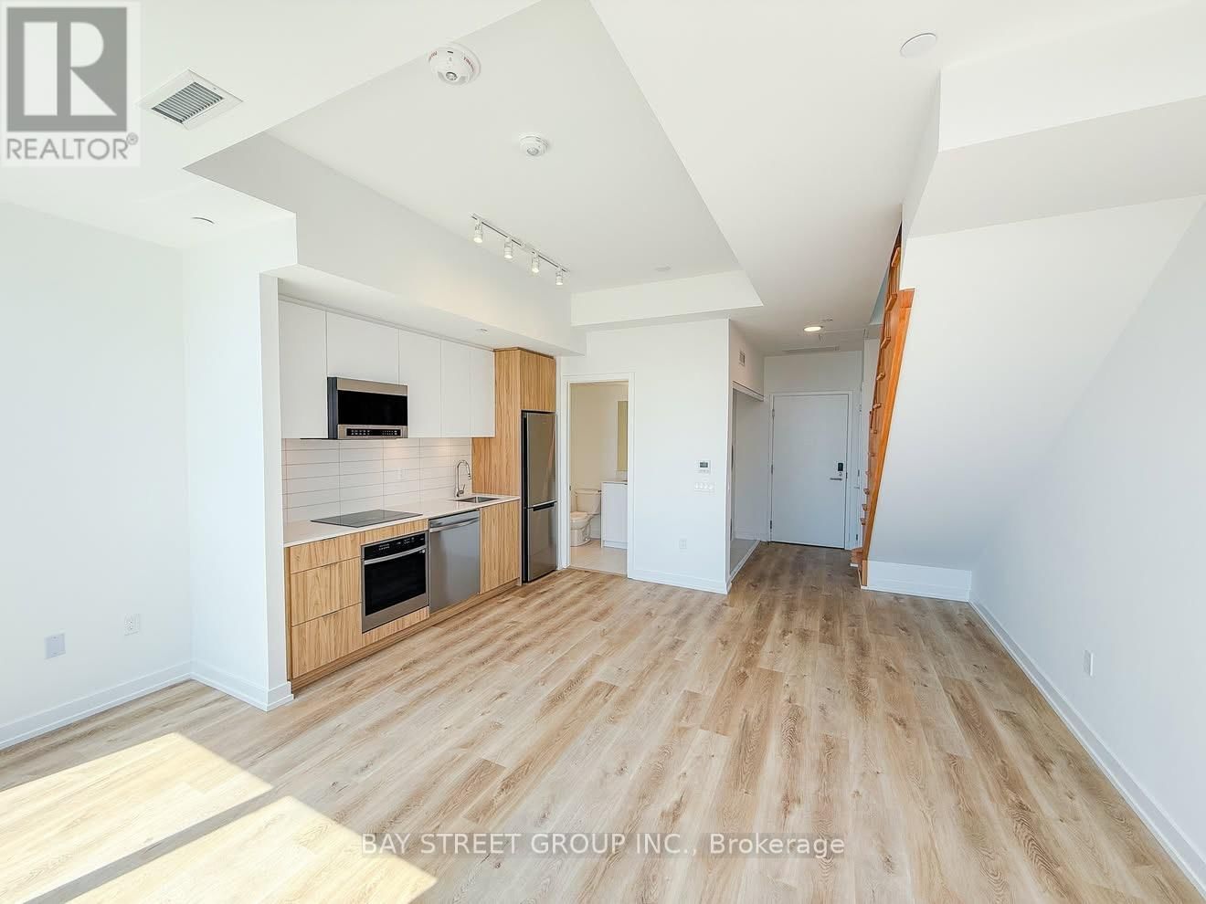 PH7 - 6 CHARTWELL ROAD Image 2