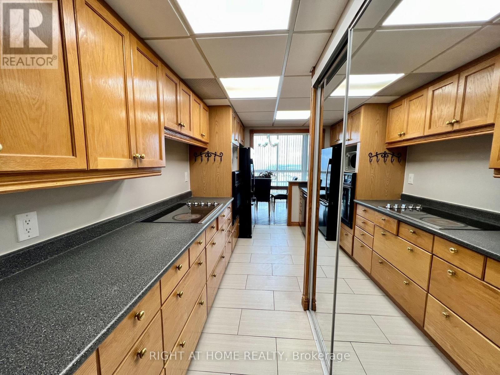 PH6 - 3650 KANEFF CRESCENT Image 12