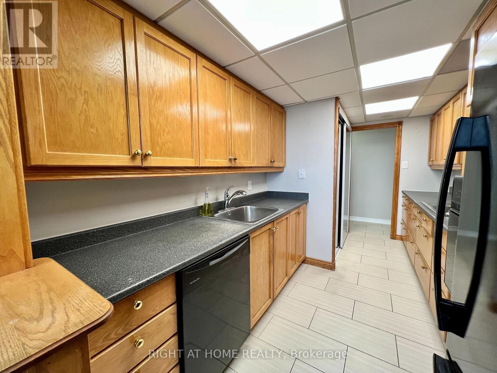 PH6 - 3650 KANEFF CRESCENT Image 15