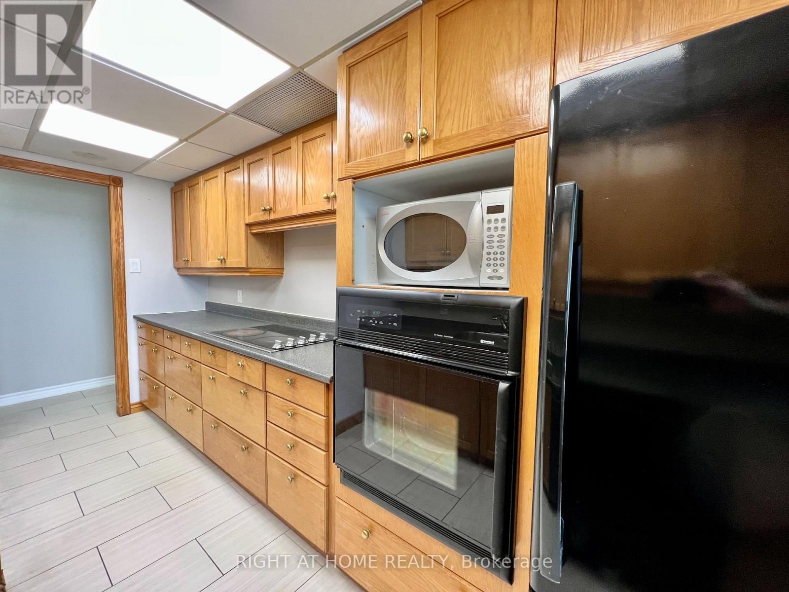 PH6 - 3650 KANEFF CRESCENT Image 16