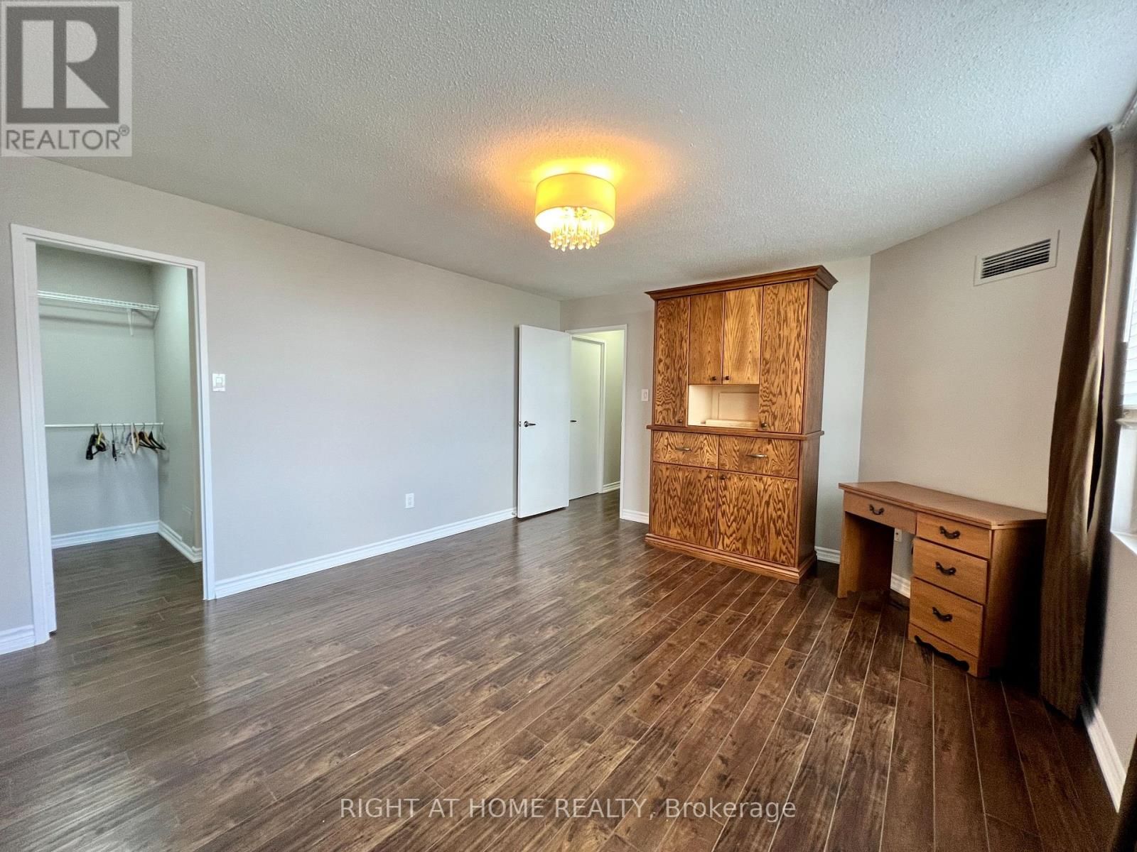 PH6 - 3650 KANEFF CRESCENT Image 19