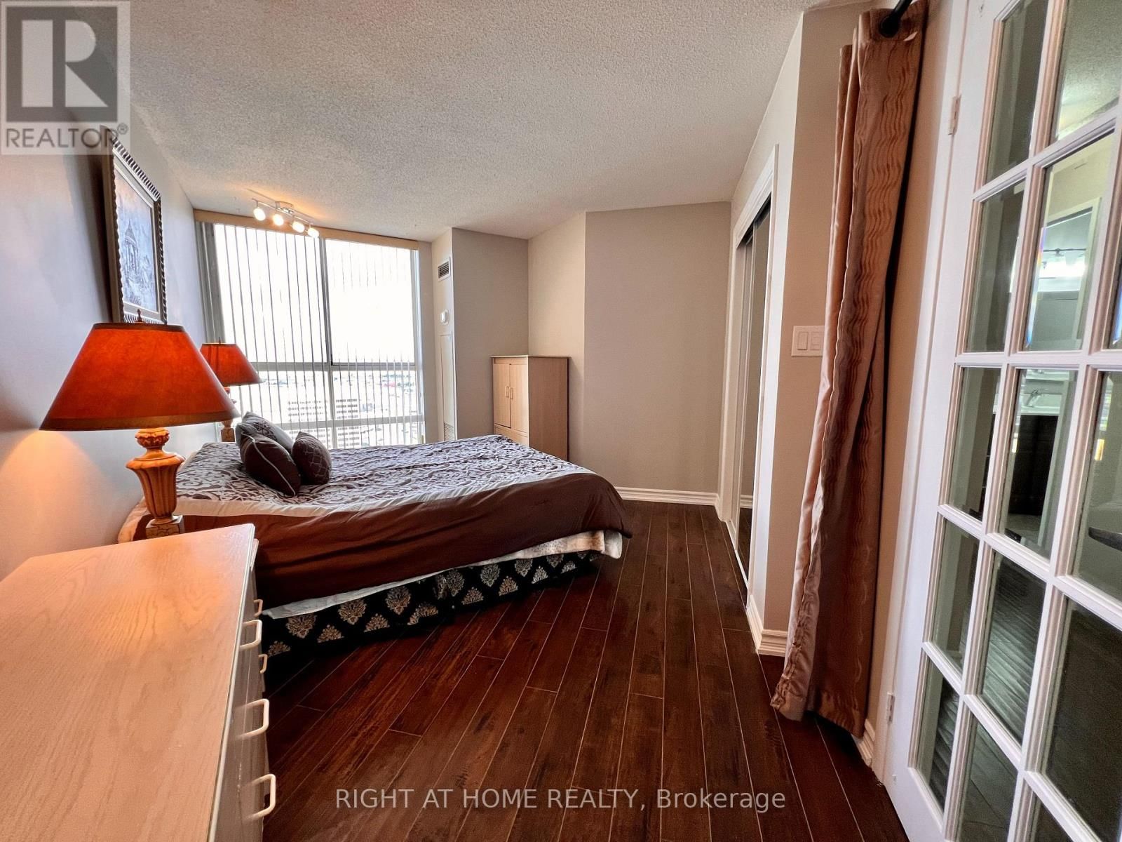 PH6 - 3650 KANEFF CRESCENT Image 23