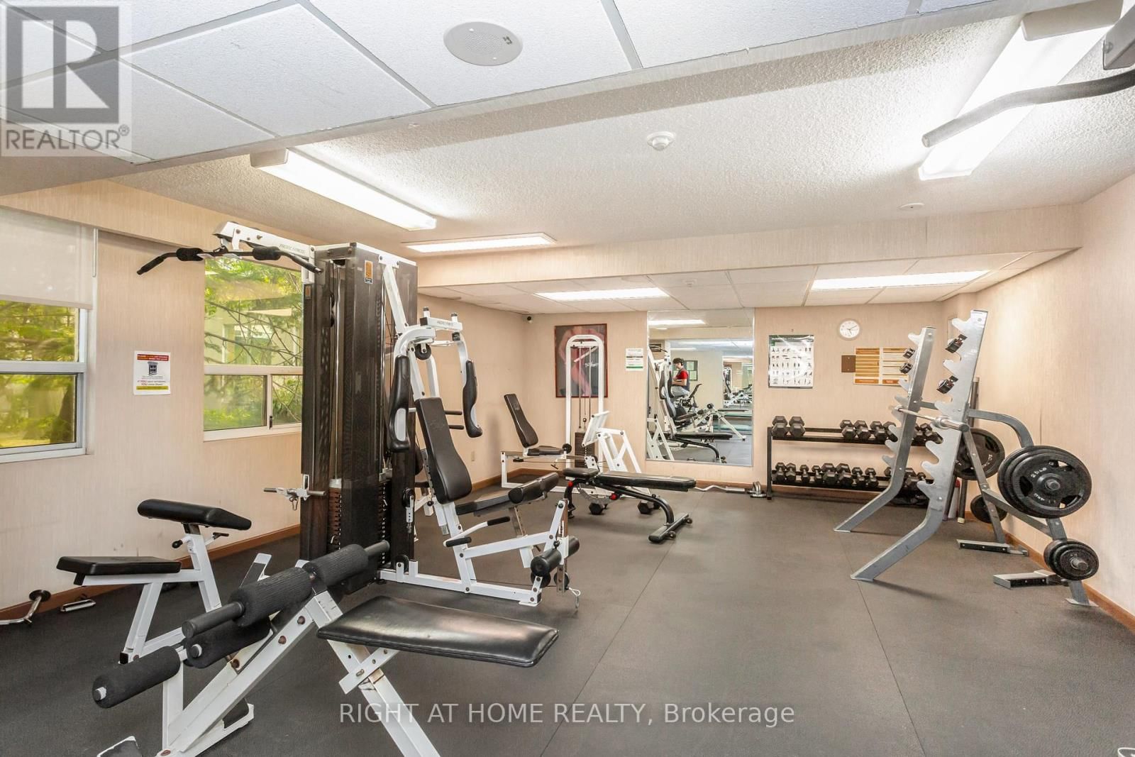 PH6 - 3650 KANEFF CRESCENT Image 34