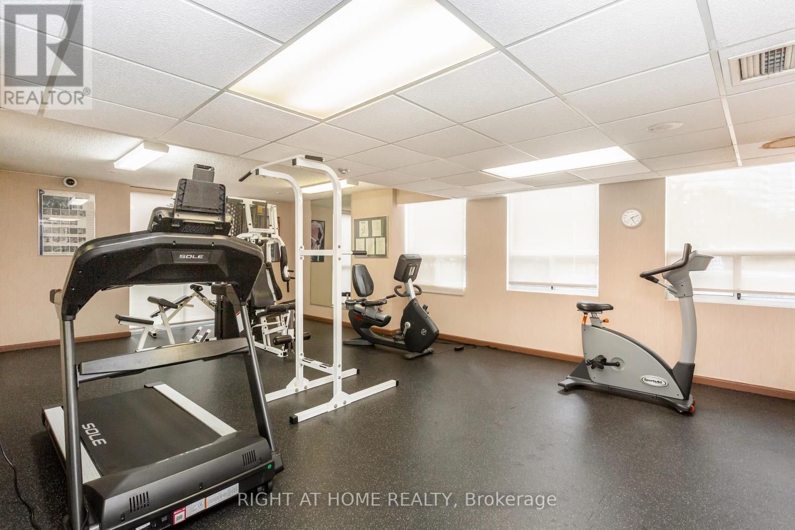 PH6 - 3650 KANEFF CRESCENT Image 35