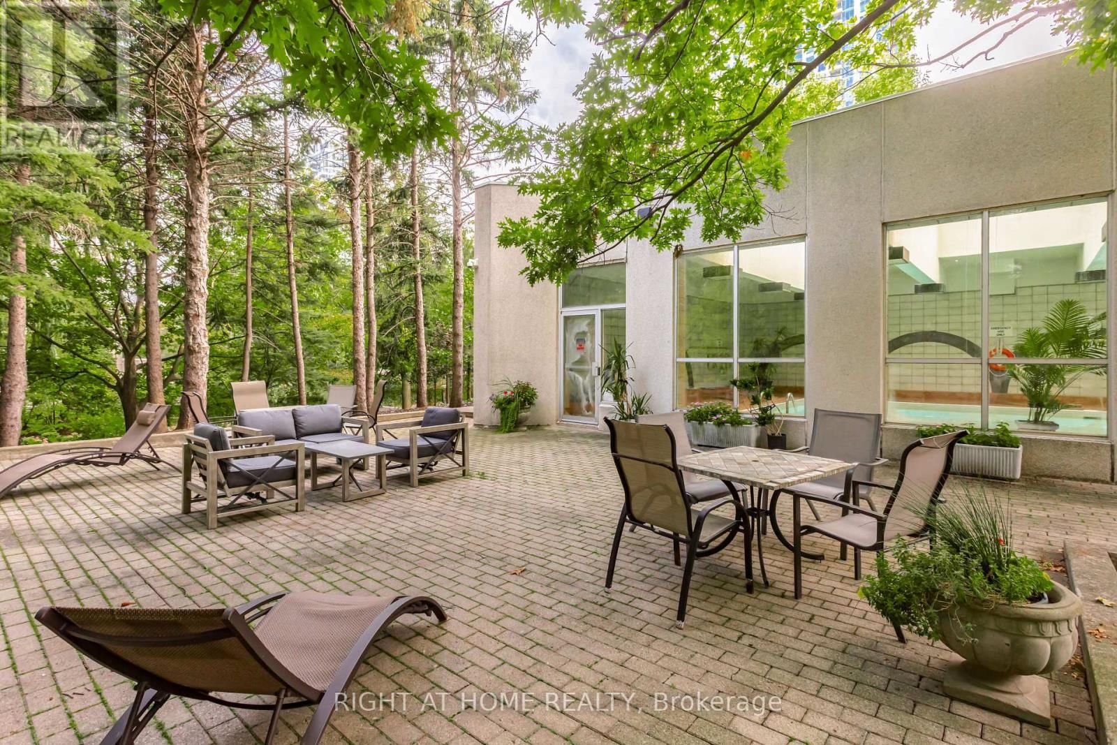 PH6 - 3650 KANEFF CRESCENT Image 39