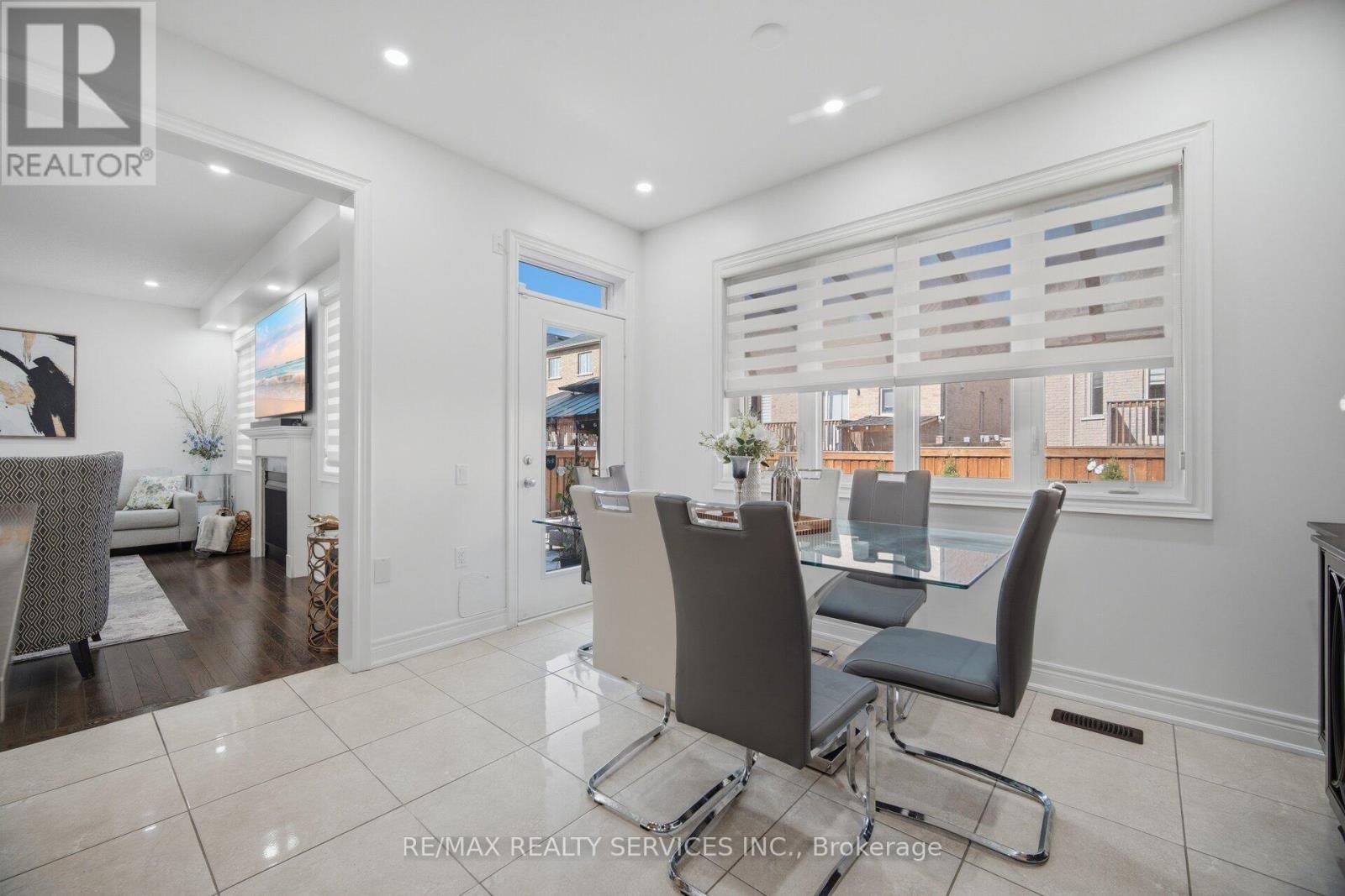 38 BLACKBERRY VALLEY CRESCENT Image 17