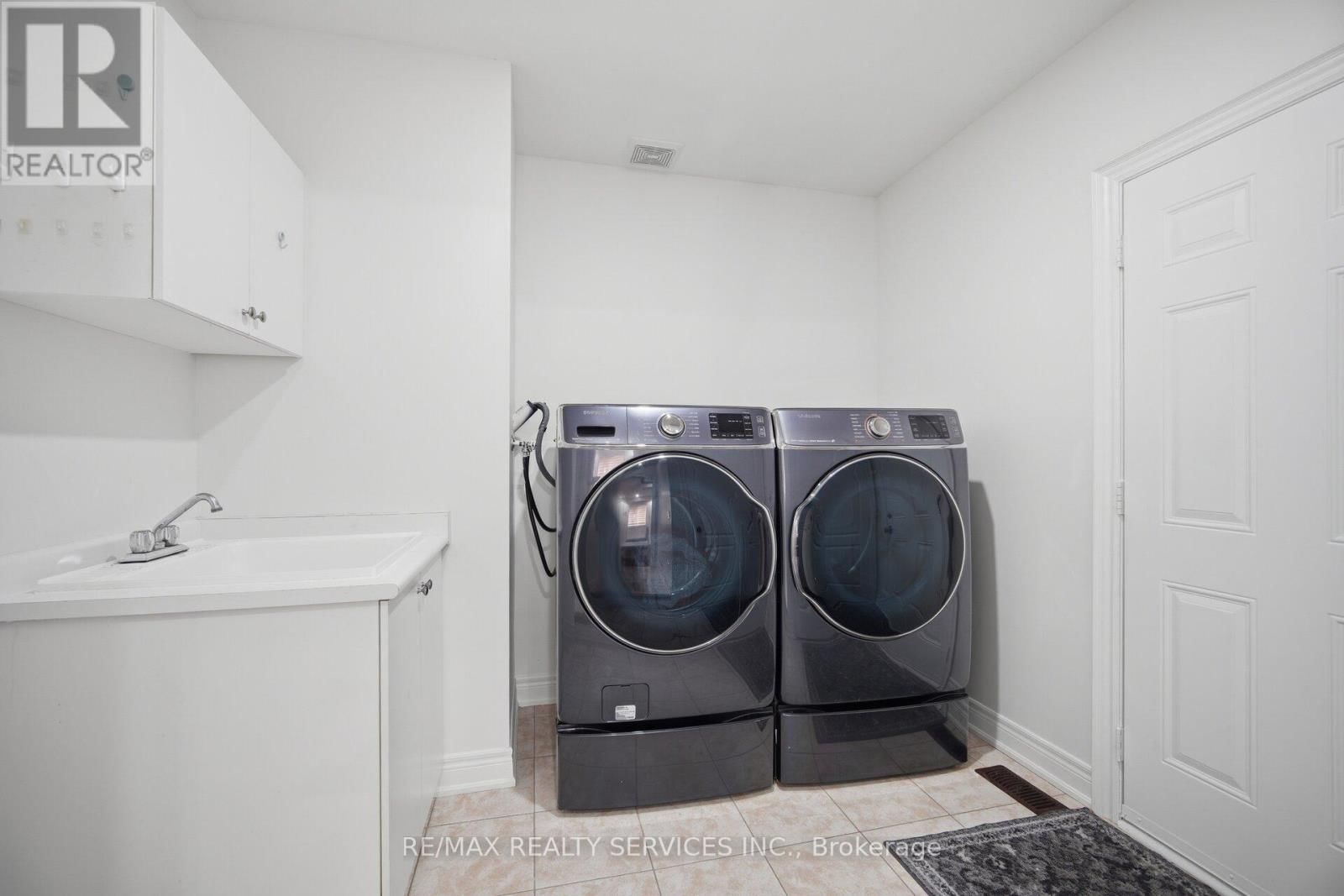 38 BLACKBERRY VALLEY CRESCENT Image 21