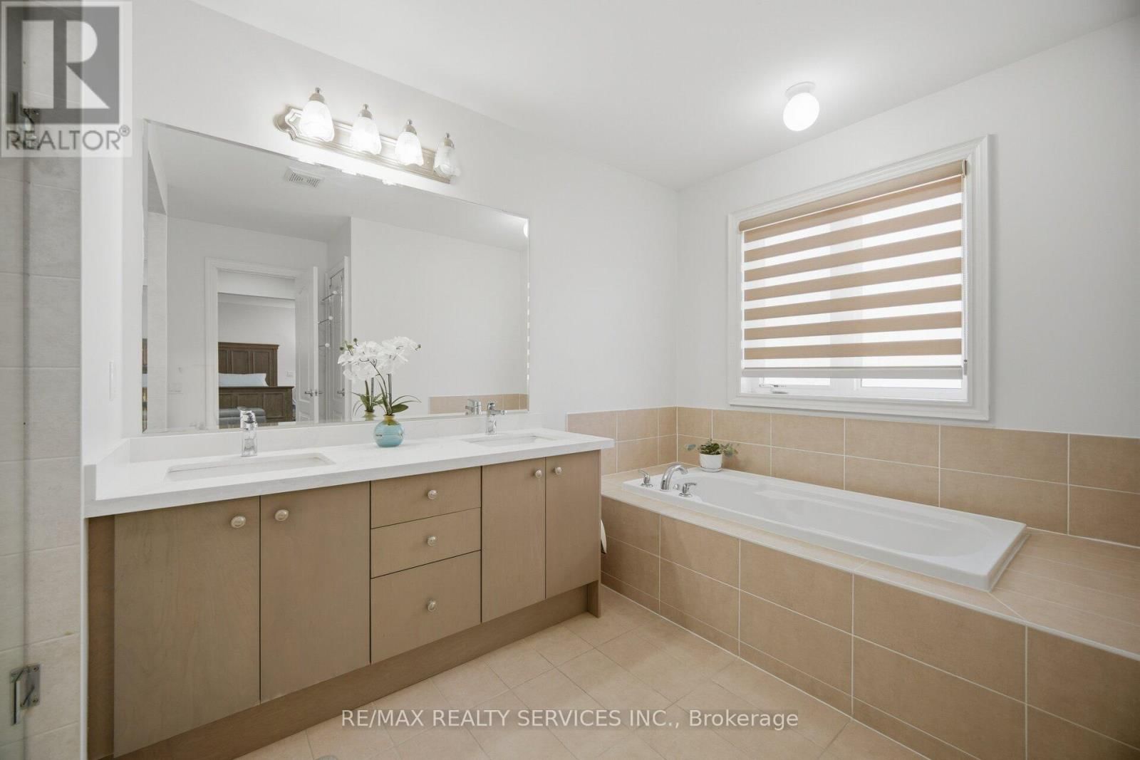 38 BLACKBERRY VALLEY CRESCENT Image 26