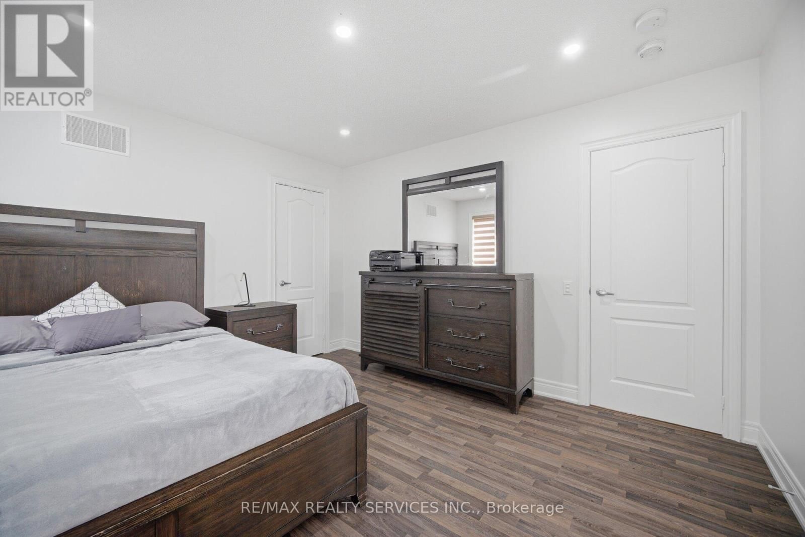 38 BLACKBERRY VALLEY CRESCENT Image 33