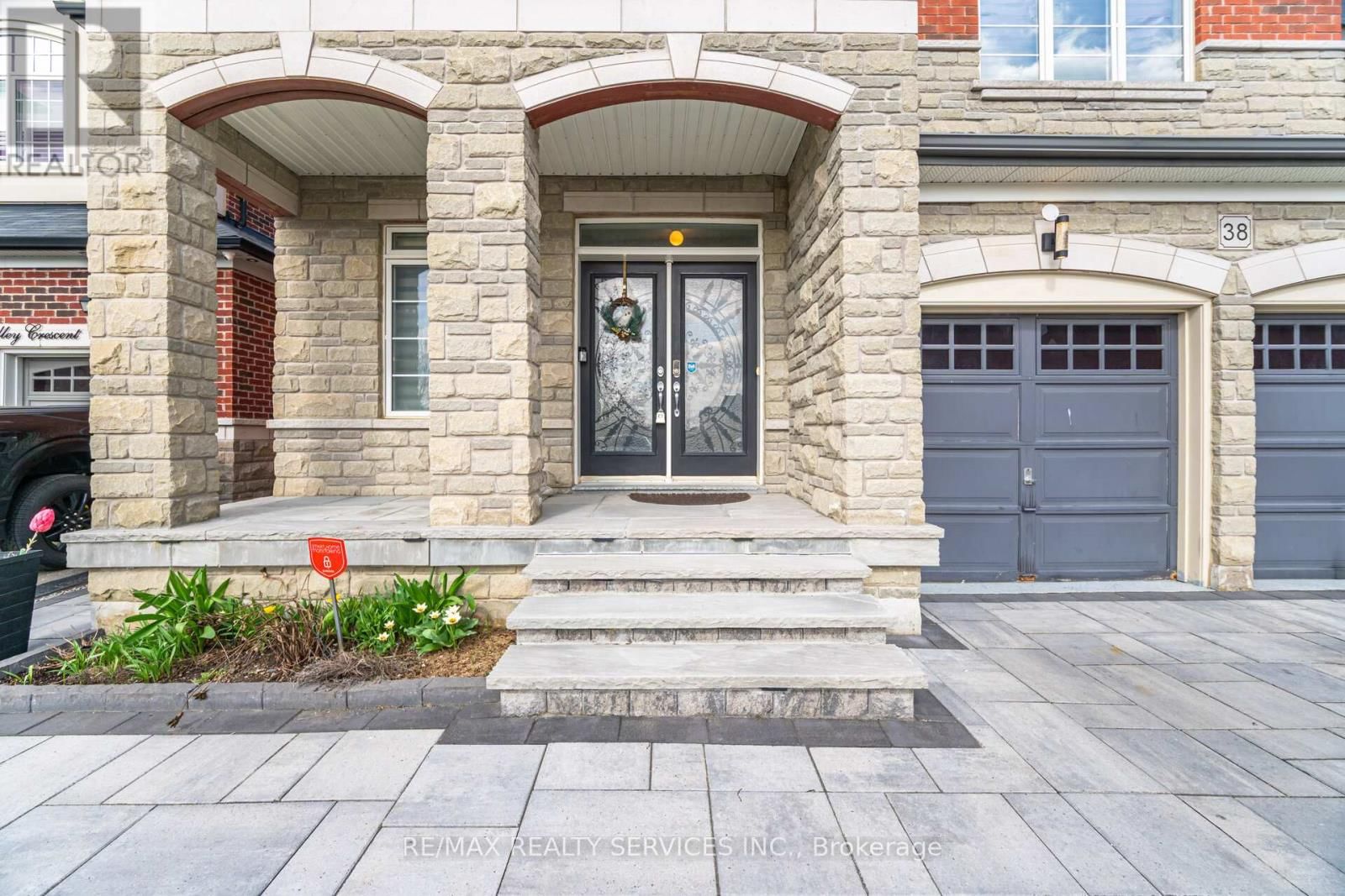 38 BLACKBERRY VALLEY CRESCENT Image 8