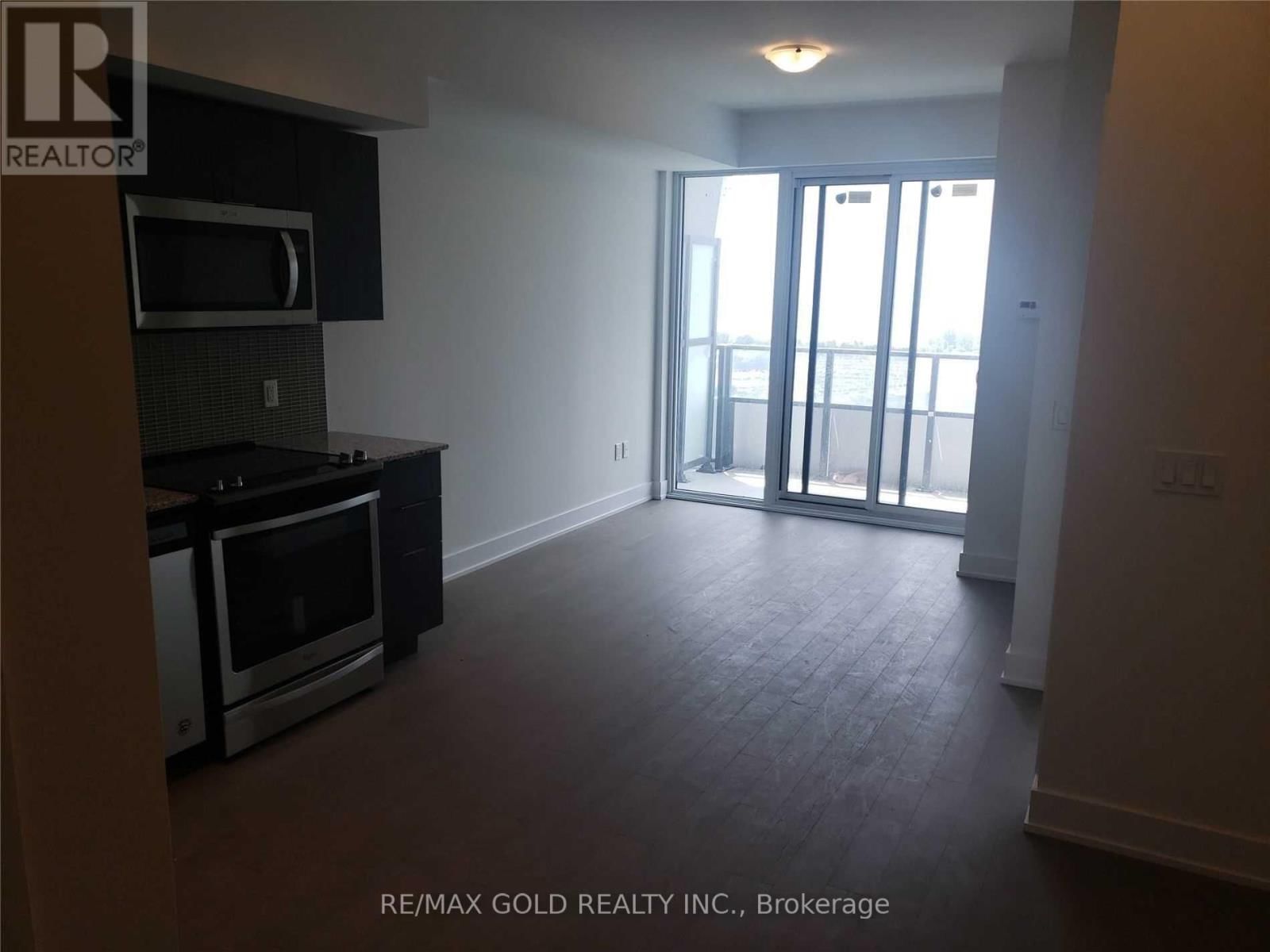 1919 - 30 SHORE BREEZE DRIVE Image 13