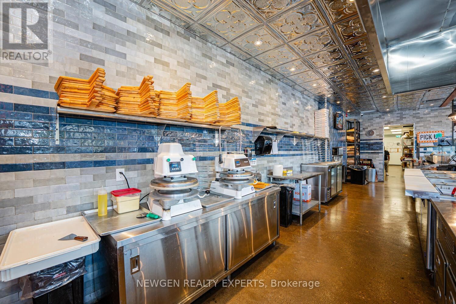 230 LAKESHORE ROAD EAST Image 17