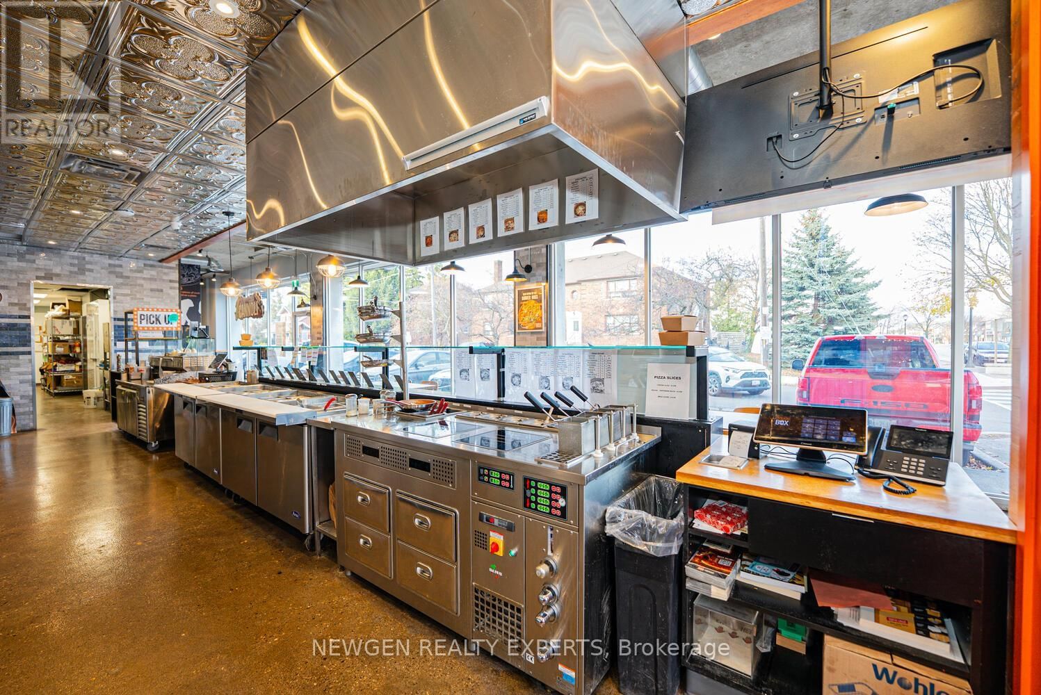 230 LAKESHORE ROAD EAST Image 18