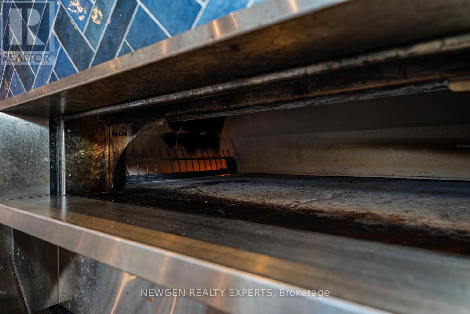 230 LAKESHORE ROAD EAST Image 23