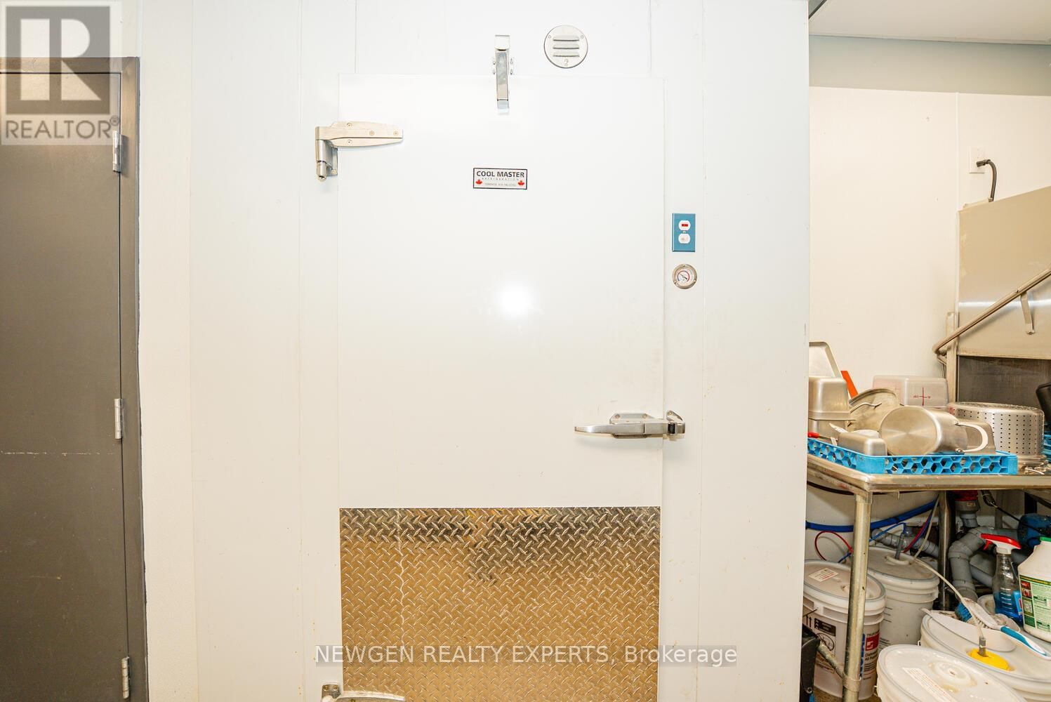 230 LAKESHORE ROAD EAST Image 29