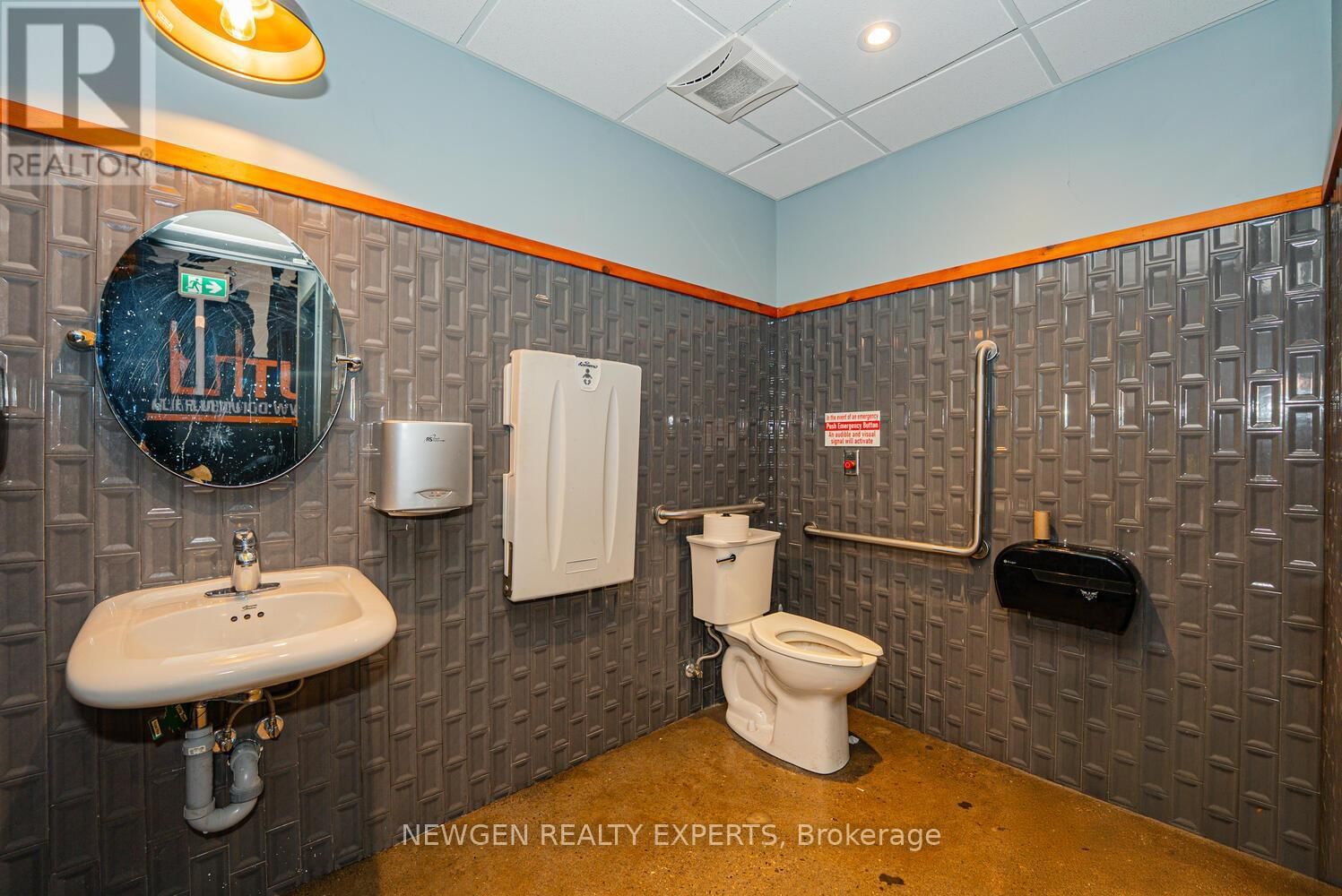 230 LAKESHORE ROAD EAST Image 36