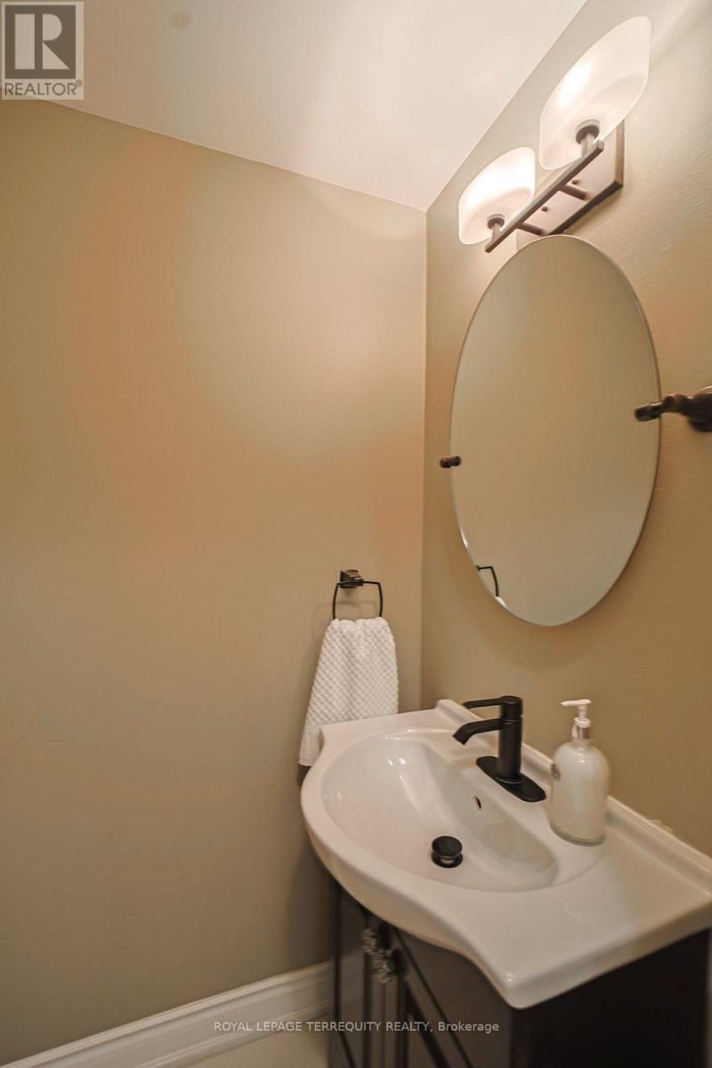 43 - 1221 DUNDIX ROAD Image 11