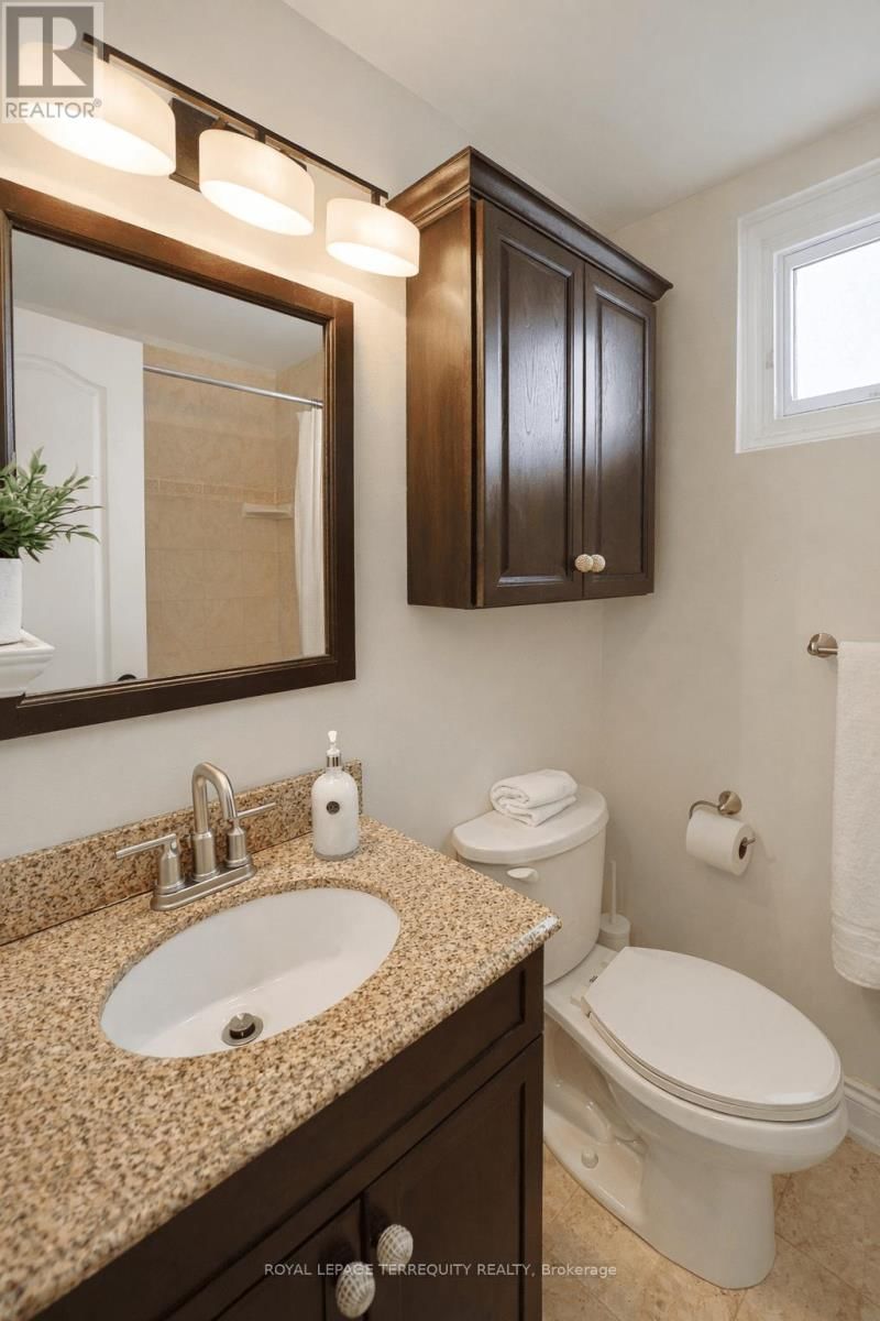 43 - 1221 DUNDIX ROAD Image 32