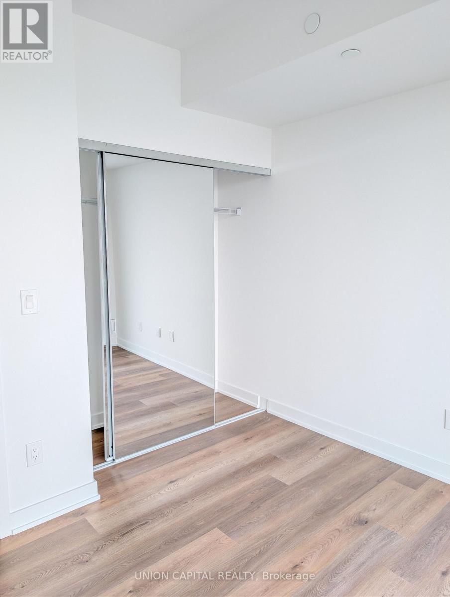 801 - 2075 LAKESHORE ROAD Image 11