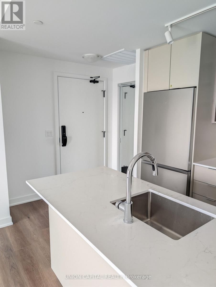 801 - 2075 LAKESHORE ROAD Image 3